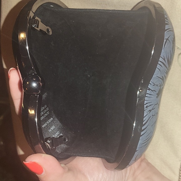 Iron First Hardshell Heart Clutch - Picture 3 of 5